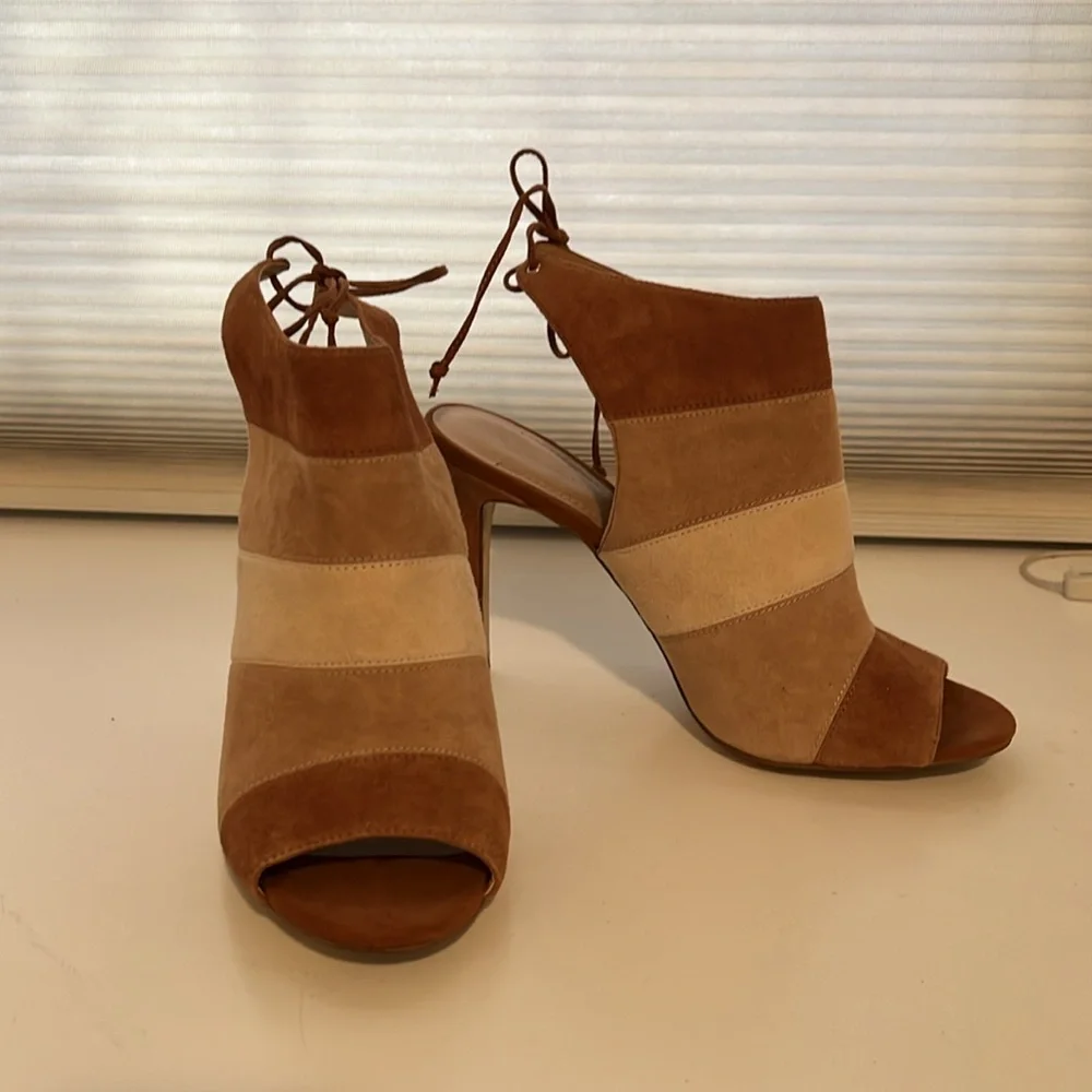 BCBGeneration Meirin Suede striped heels  size 8M / 38  brown cream tan